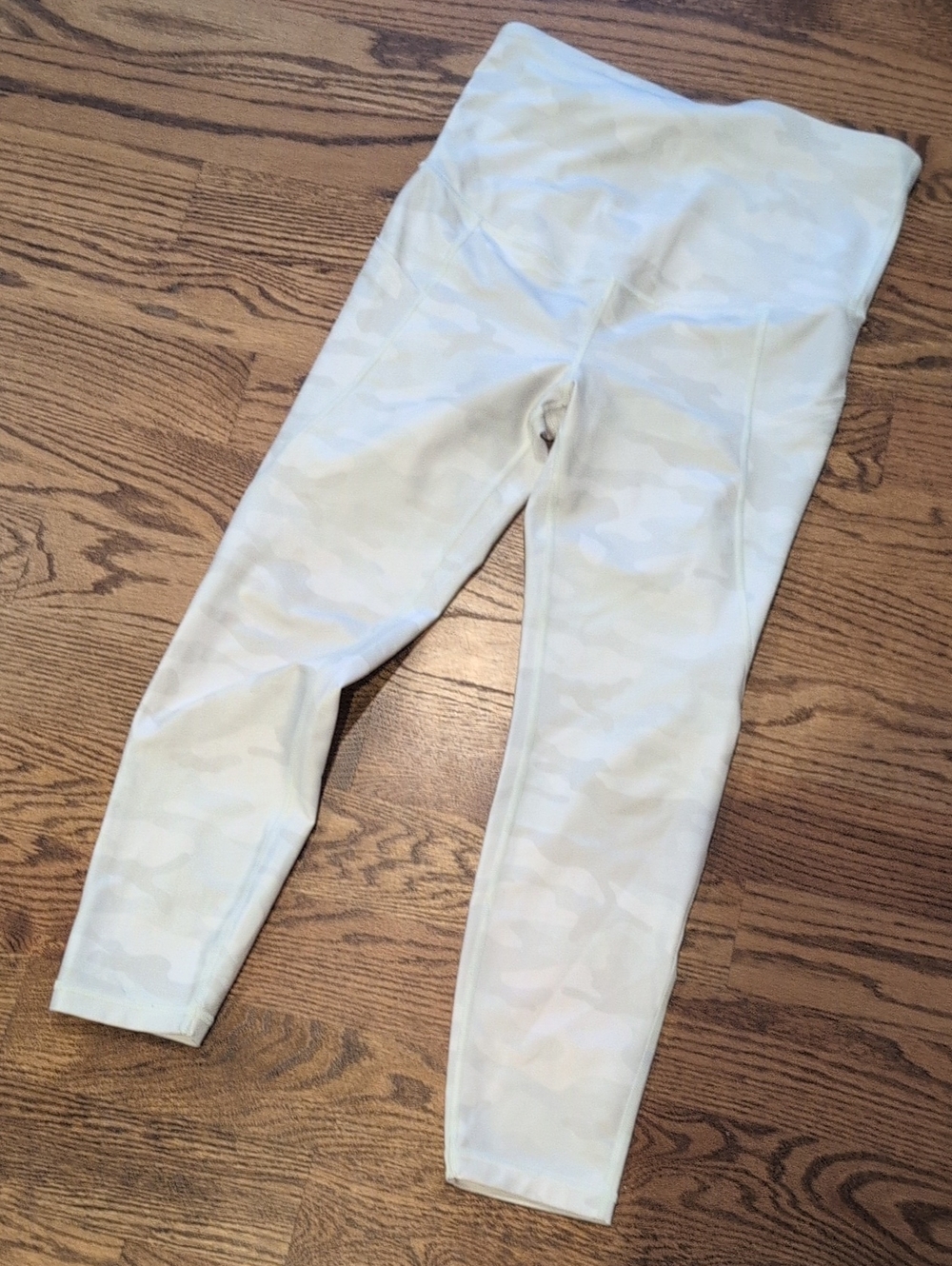 GAP Womens Maternity Light Camo Leggings in White